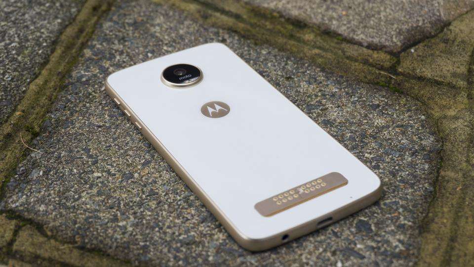 Moto Z Play review: The modular smartphone king